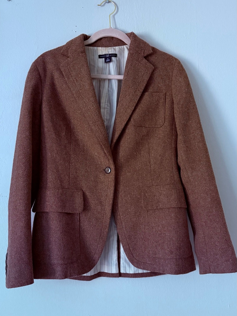 Gap women’s wool blazer— Casual Everyday Comfort - Picture 2 of 5